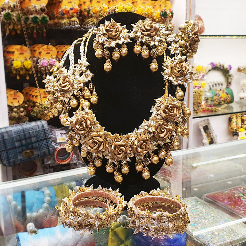 Load image into Gallery viewer, Golden Floral Gota Jewellery Set
