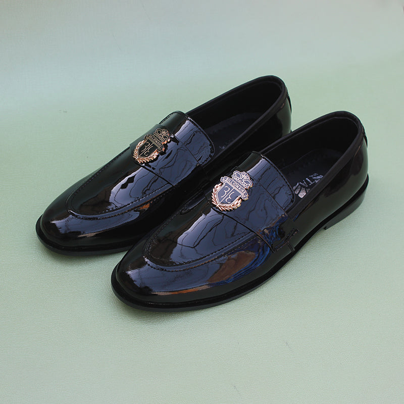 Load image into Gallery viewer, All Black Shiny Leather Moccasin With Buckle
