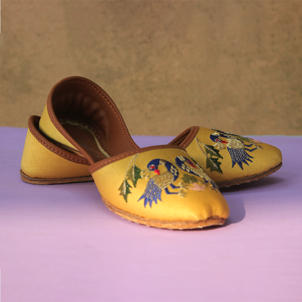 Load image into Gallery viewer, Yellow Fancy &amp; Stylish Khussa for women
